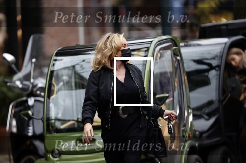 Amsterdam 27 november 2020
Connie Witteman doet boodschappen met een mondkapje