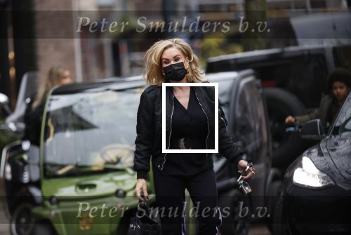 Amsterdam 27 november 2020
Connie Witteman doet boodschappen met een mondkapje