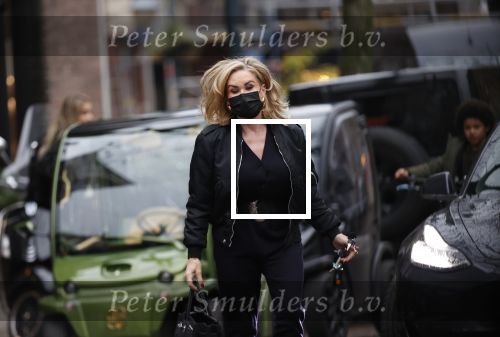 Amsterdam 27 november 2020
Connie Witteman doet boodschappen met een mondkapje