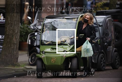 Amsterdam 27 november 2020
Connie Witteman doet boodschappen met een mondkapje