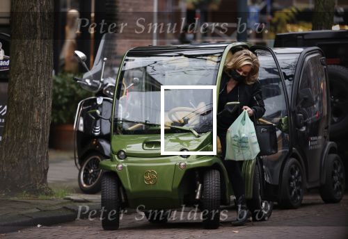 Amsterdam 27 november 2020
Connie Witteman doet boodschappen met een mondkapje