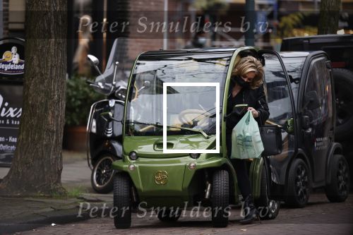 Amsterdam 27 november 2020
Connie Witteman doet boodschappen met een mondkapje