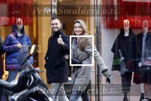 Amsterdam 5 december 2020
Dave Roelvink met zijn vriendin Jazzlyn op de pc hooftstraat