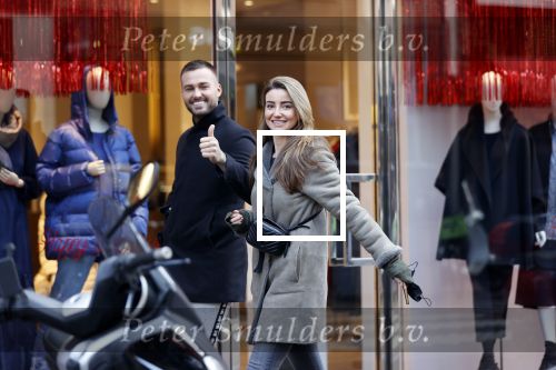 Amsterdam 5 december 2020
Dave Roelvink met zijn vriendin Jazzlyn op de pc hooftstraat