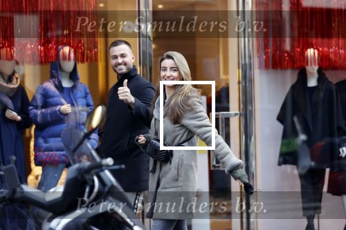 Amsterdam 5 december 2020
Dave Roelvink met zijn vriendin Jazzlyn op de pc hooftstraat