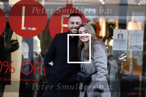 Amsterdam 5 december 2020
Dave Roelvink met zijn vriendin Jazzlyn op de pc hooftstraat