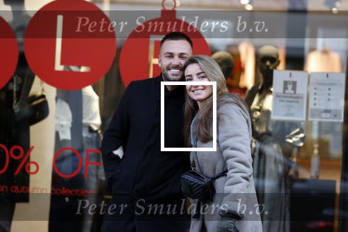 Amsterdam 5 december 2020
Dave Roelvink met zijn vriendin Jazzlyn op de pc hooftstraat