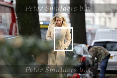 Amsterdam 10 december 2020
Dionne Stax met mobieltje op straat