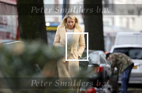 Amsterdam 10 december 2020
Dionne Stax met mobieltje op straat