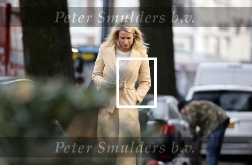 Amsterdam 10 december 2020
Dionne Stax met mobieltje op straat