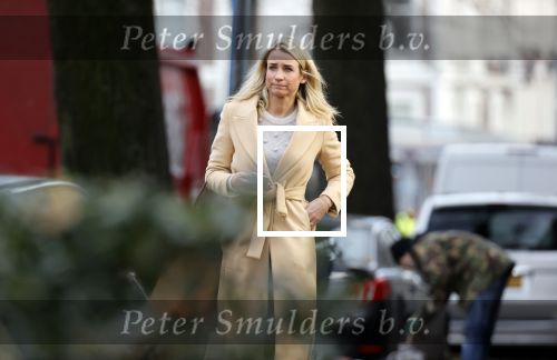 Amsterdam 10 december 2020
Dionne Stax met mobieltje op straat
