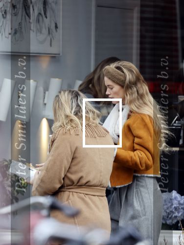 Amsterdam 1 december 2020
Doutzen Kroes eet broodje met Lieke en Jetteke v Lexmond