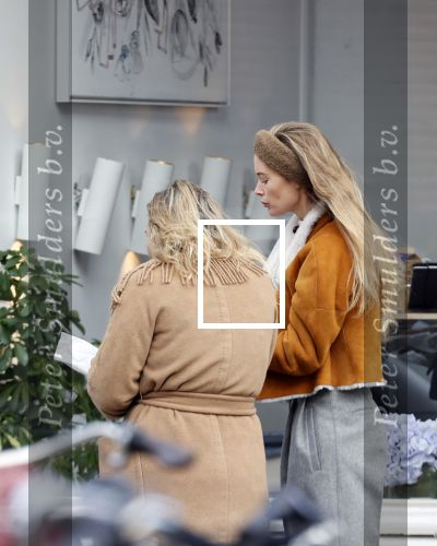 Amsterdam 1 december 2020
Doutzen Kroes eet broodje met Lieke en Jetteke v Lexmond