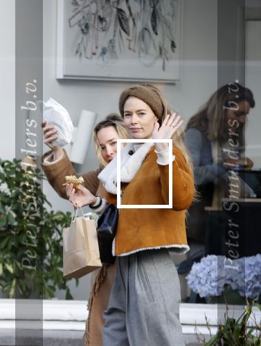 Amsterdam 1 december 2020
Doutzen Kroes eet broodje met Lieke en Jetteke v Lexmond