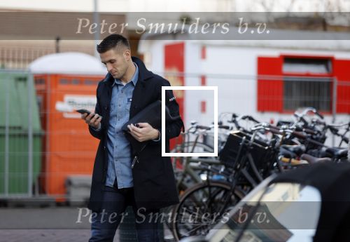 Amsterdam 22 november 2020
Dusan tadic met telefoon oip straat