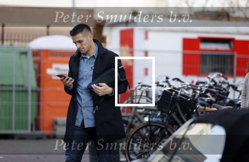 Amsterdam 22 november 2020
Dusan tadic met telefoon oip straat