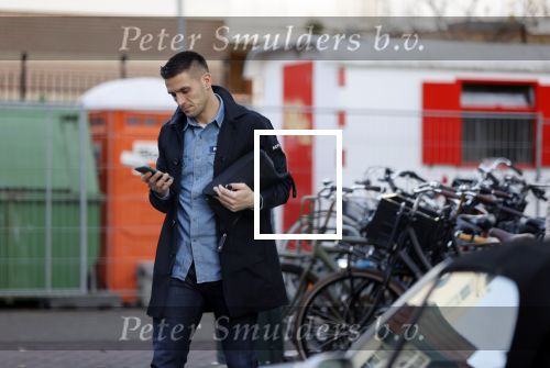 Amsterdam 22 november 2020
Dusan tadic met telefoon oip straat