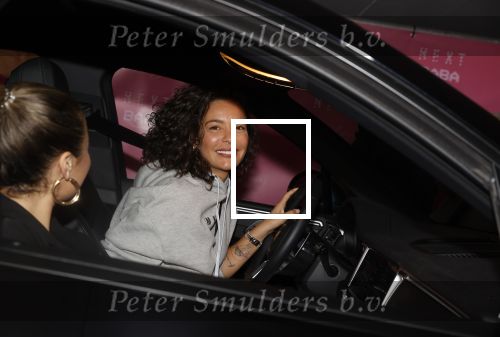 Amsterdam 12 november 2020
Famke Louise presenteert haar nieuwe cd bij Loogman in Amsterdam . Fajah Lourens kwam met haar dochter