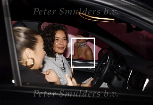 Amsterdam 12 november 2020
Famke Louise presenteert haar nieuwe cd bij Loogman in Amsterdam . Fajah Lourens kwam met haar dochter