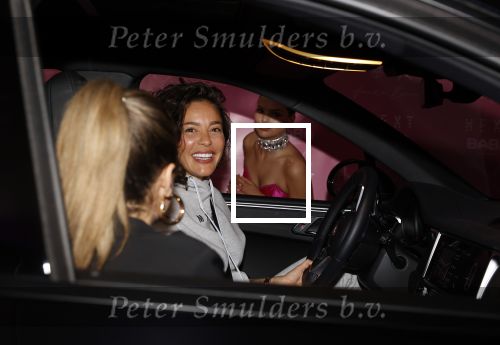 Amsterdam 12 november 2020
Famke Louise presenteert haar nieuwe cd bij Loogman in Amsterdam . Fajah Lourens kwam met haar dochter