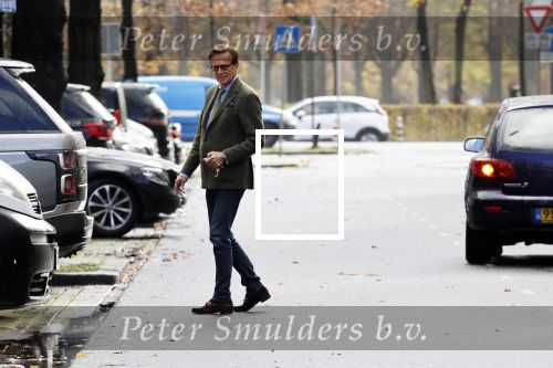 Den Haag Schiphol en Hilversum
Frank Jansen en zijn partneer Rogier Smit rijden van hun huis in Den Haag naar RTL in Hilversum waar ze een gesprek hebben met Peter v d Vorst van RTL