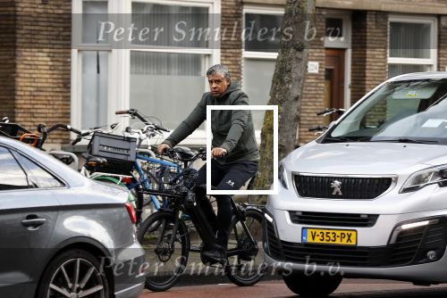 Amsterdam 12 november 2020
Frank Rijkaard op zijn electrische fiets