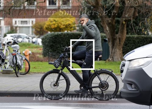Amsterdam 12 november 2020
Frank Rijkaard op zijn electrische fiets