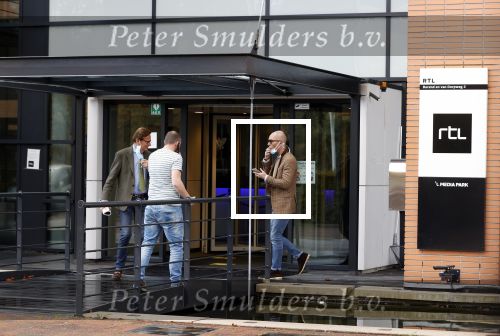 Den Haag Schiphol en Hilversum
Frank Jansen en zijn partneer Rogier Smit rijden van hun huis in Den Haag naar RTL in Hilversum waar ze een gesprek hebben met Peter v d Vorst van RTL