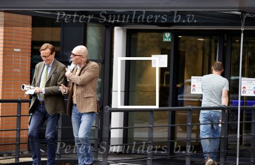 Den Haag Schiphol en Hilversum
Frank Jansen en zijn partneer Rogier Smit rijden van hun huis in Den Haag naar RTL in Hilversum waar ze een gesprek hebben met Peter v d Vorst van RTL