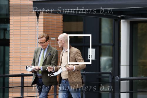 Den Haag Schiphol en Hilversum
Frank Jansen en zijn partneer Rogier Smit rijden van hun huis in Den Haag naar RTL in Hilversum waar ze een gesprek hebben met Peter v d Vorst van RTL