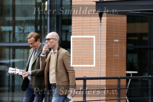 Den Haag Schiphol en Hilversum
Frank Jansen en zijn partneer Rogier Smit rijden van hun huis in Den Haag naar RTL in Hilversum waar ze een gesprek hebben met Peter v d Vorst van RTL