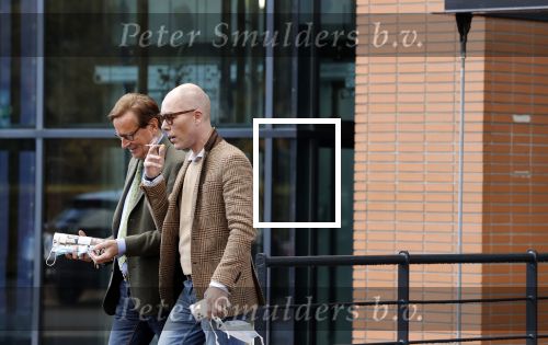 Den Haag Schiphol en Hilversum
Frank Jansen en zijn partneer Rogier Smit rijden van hun huis in Den Haag naar RTL in Hilversum waar ze een gesprek hebben met Peter v d Vorst van RTL