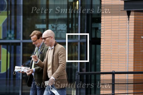 Den Haag Schiphol en Hilversum
Frank Jansen en zijn partneer Rogier Smit rijden van hun huis in Den Haag naar RTL in Hilversum waar ze een gesprek hebben met Peter v d Vorst van RTL