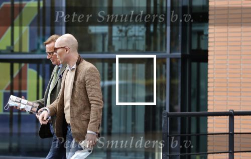 Den Haag Schiphol en Hilversum
Frank Jansen en zijn partneer Rogier Smit rijden van hun huis in Den Haag naar RTL in Hilversum waar ze een gesprek hebben met Peter v d Vorst van RTL