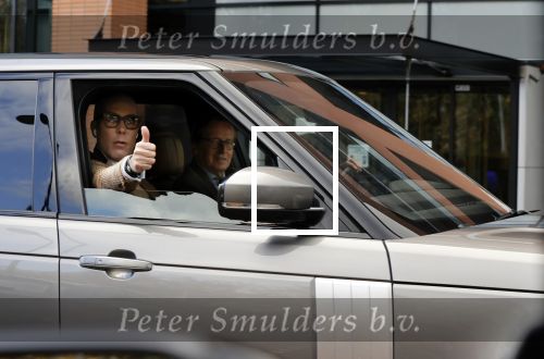 Den Haag Schiphol en Hilversum
Frank Jansen en zijn partneer Rogier Smit rijden van hun huis in Den Haag naar RTL in Hilversum waar ze een gesprek hebben met Peter v d Vorst van RTL