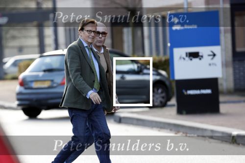 Den Haag Schiphol en Hilversum
Frank Jansen en zijn partneer Rogier Smit rijden van hun huis in Den Haag naar RTL in Hilversum waar ze een gesprek hebben met Peter v d Vorst van RTL
