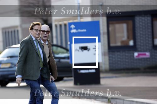 Den Haag Schiphol en Hilversum
Frank Jansen en zijn partneer Rogier Smit rijden van hun huis in Den Haag naar RTL in Hilversum waar ze een gesprek hebben met Peter v d Vorst van RTL