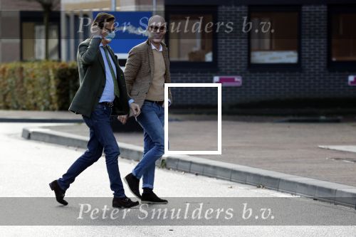 Den Haag Schiphol en Hilversum
Frank Jansen en zijn partneer Rogier Smit rijden van hun huis in Den Haag naar RTL in Hilversum waar ze een gesprek hebben met Peter v d Vorst van RTL