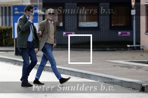 Den Haag Schiphol en Hilversum
Frank Jansen en zijn partneer Rogier Smit rijden van hun huis in Den Haag naar RTL in Hilversum waar ze een gesprek hebben met Peter v d Vorst van RTL