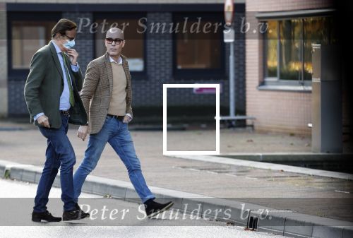 Den Haag Schiphol en Hilversum
Frank Jansen en zijn partneer Rogier Smit rijden van hun huis in Den Haag naar RTL in Hilversum waar ze een gesprek hebben met Peter v d Vorst van RTL