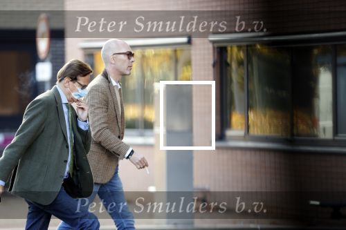 Den Haag Schiphol en Hilversum
Frank Jansen en zijn partneer Rogier Smit rijden van hun huis in Den Haag naar RTL in Hilversum waar ze een gesprek hebben met Peter v d Vorst van RTL