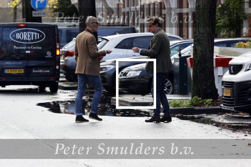 Den Haag Schiphol en Hilversum
Frank Jansen en zijn partneer Rogier Smit rijden van hun huis in Den Haag naar RTL in Hilversum waar ze een gesprek hebben met Peter v d Vorst van RTL