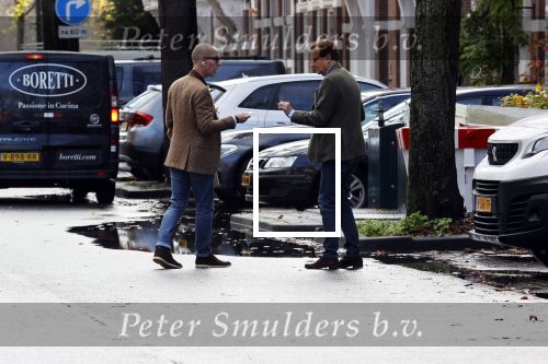 Den Haag Schiphol en Hilversum
Frank Jansen en zijn partneer Rogier Smit rijden van hun huis in Den Haag naar RTL in Hilversum waar ze een gesprek hebben met Peter v d Vorst van RTL
