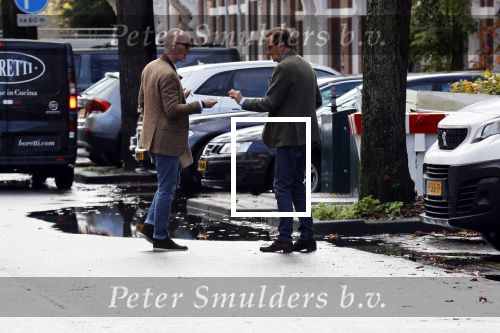 Den Haag Schiphol en Hilversum
Frank Jansen en zijn partneer Rogier Smit rijden van hun huis in Den Haag naar RTL in Hilversum waar ze een gesprek hebben met Peter v d Vorst van RTL