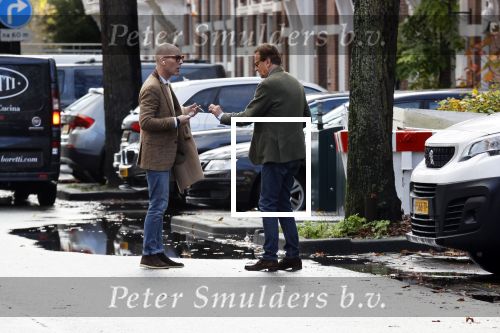 Den Haag Schiphol en Hilversum
Frank Jansen en zijn partneer Rogier Smit rijden van hun huis in Den Haag naar RTL in Hilversum waar ze een gesprek hebben met Peter v d Vorst van RTL