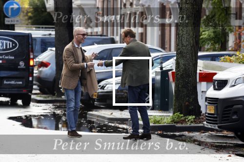 Den Haag Schiphol en Hilversum
Frank Jansen en zijn partneer Rogier Smit rijden van hun huis in Den Haag naar RTL in Hilversum waar ze een gesprek hebben met Peter v d Vorst van RTL