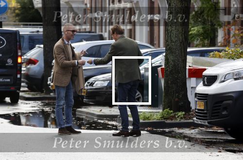 Den Haag Schiphol en Hilversum
Frank Jansen en zijn partneer Rogier Smit rijden van hun huis in Den Haag naar RTL in Hilversum waar ze een gesprek hebben met Peter v d Vorst van RTL