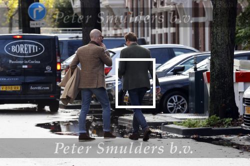 Den Haag Schiphol en Hilversum
Frank Jansen en zijn partneer Rogier Smit rijden van hun huis in Den Haag naar RTL in Hilversum waar ze een gesprek hebben met Peter v d Vorst van RTL