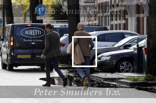 Den Haag Schiphol en Hilversum
Frank Jansen en zijn partneer Rogier Smit rijden van hun huis in Den Haag naar RTL in Hilversum waar ze een gesprek hebben met Peter v d Vorst van RTL