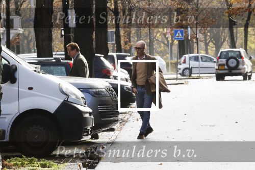 Den Haag Schiphol en Hilversum
Frank Jansen en zijn partneer Rogier Smit rijden van hun huis in Den Haag naar RTL in Hilversum waar ze een gesprek hebben met Peter v d Vorst van RTL